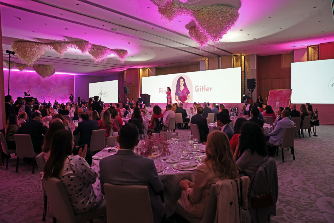 Dinner in Pink, organizado por Food & Travel México, fue a beneficio de Fundación Alma para ayudar a mujeres víctimas de cáncer de mama.